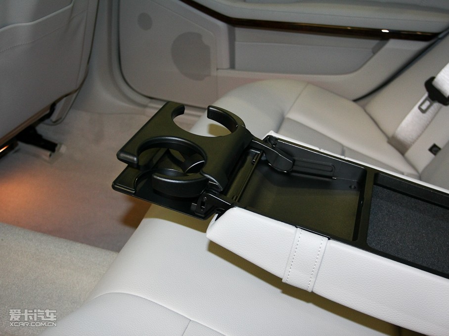 2010YE E 260L CGIŰ