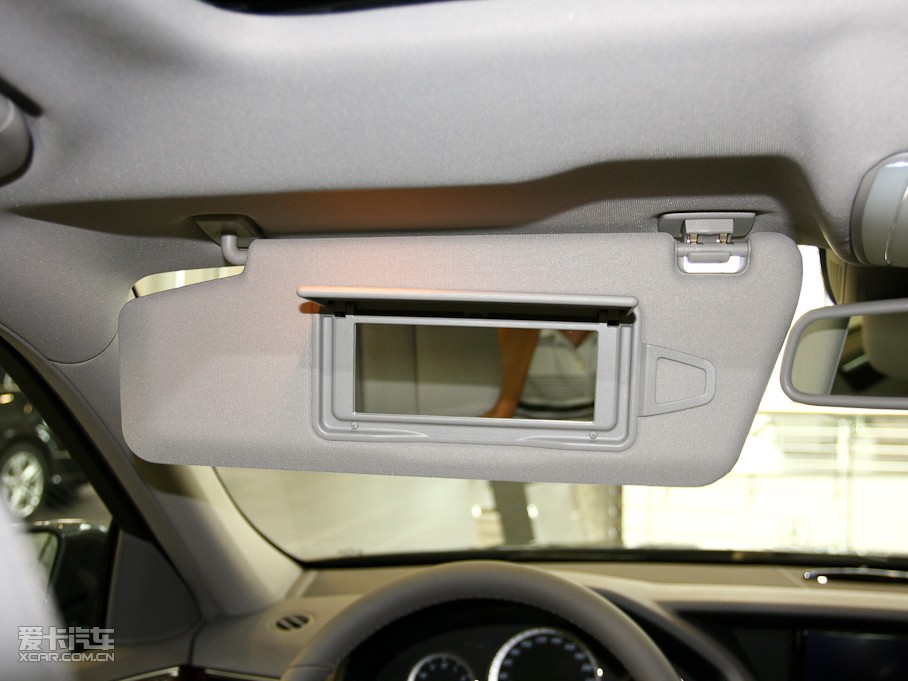 2010YE E 260L CGIŰ