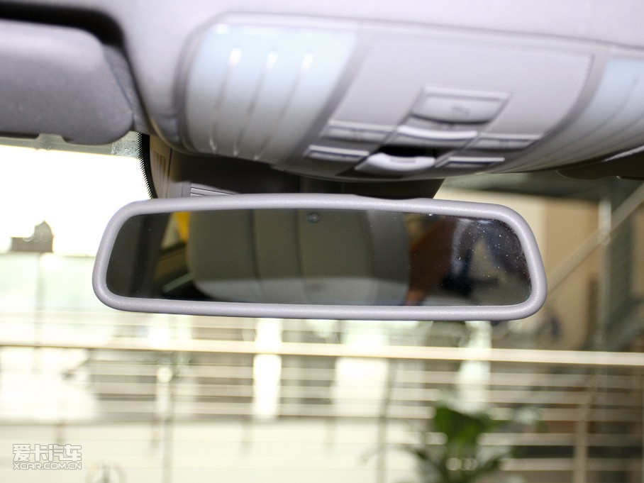 2010YE E 260L CGIŰ