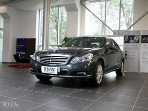 2010款E 260L CGI优雅版 左前45度