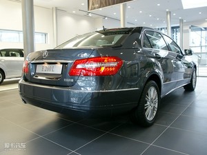 2010款E 260L CGI优雅版 左后45度