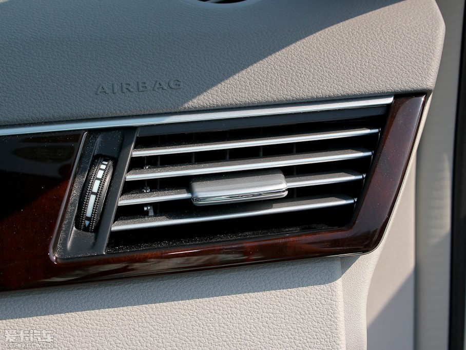 2011YE E 200L CGIŰ