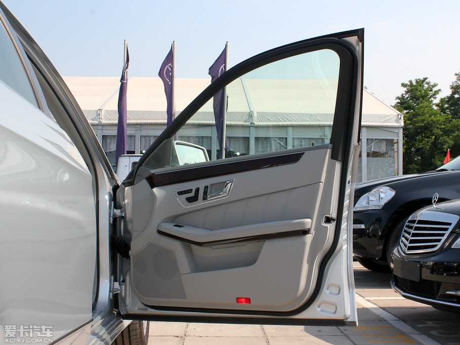 2011YE E 200L CGIŰ