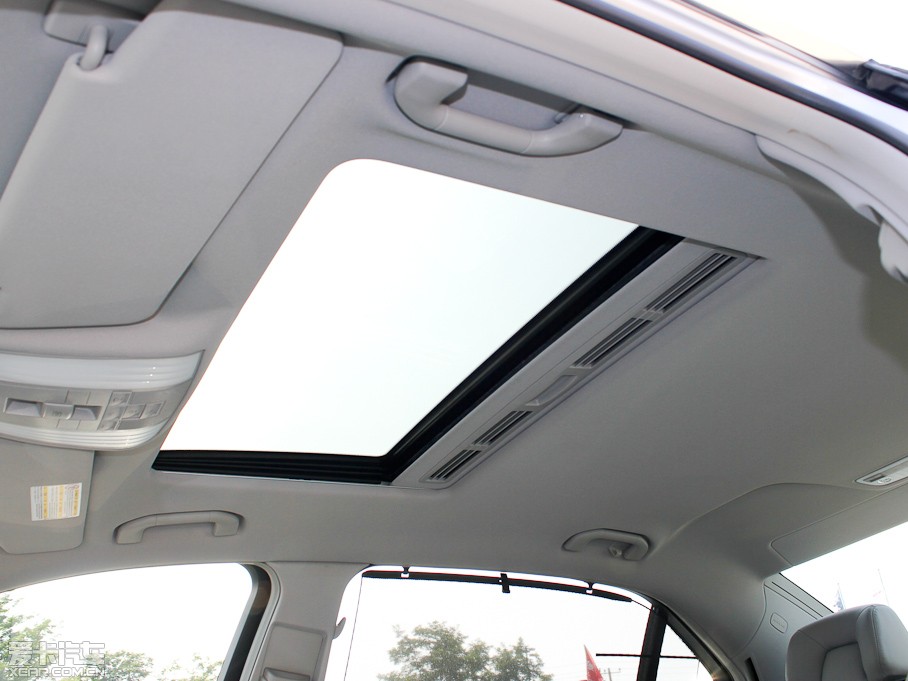 2011YE E 200L CGIŰ