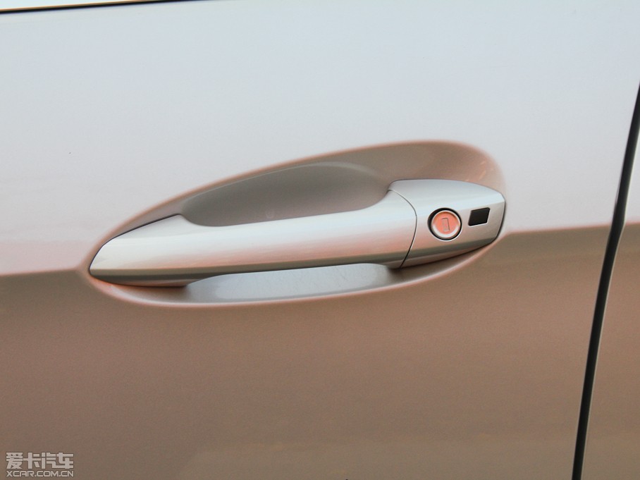 2011��YE�� E 260L CGI�r�а�