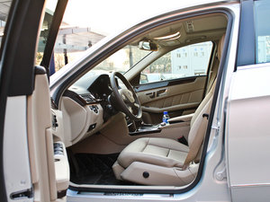 2011款E 260L CGI时尚版 前排空间