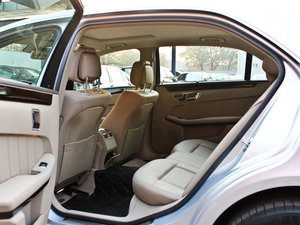 2011款E 260L CGI时尚版 后排空间