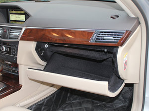 2011款E 260L CGI时尚版 手套箱