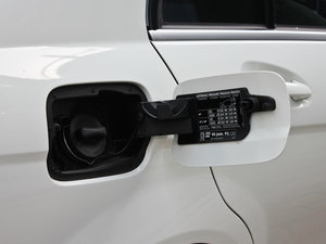 2011款C 200 CGI时尚版 油箱盖