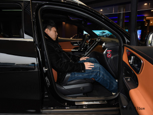 2025款GLC 300 L 4MATIC 动感型 5座 空间座椅
