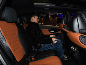 2025款GLC 300 L 4MATIC 动感型 5座 空间座椅