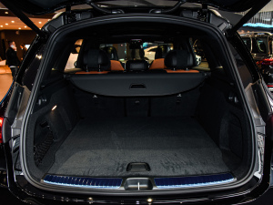 2025款GLC 300 L 4MATIC 动感型 5座 空间座椅