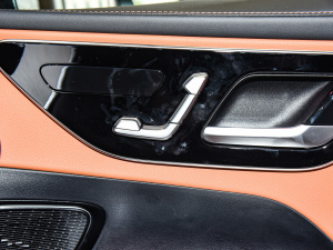 2025款GLC 300 L 4MATIC 动感型 5座 空间座椅