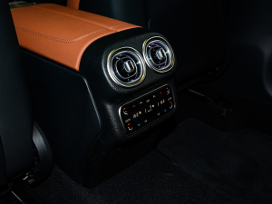 2025款GLC 300 L 4MATIC 动感型 5座 中控区