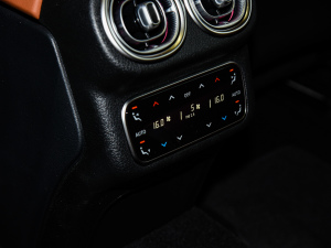 2025款GLC 300 L 4MATIC 动感型 5座 中控区