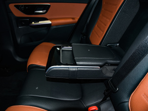 2025款GLC 300 L 4MATIC 动感型 5座 中控区