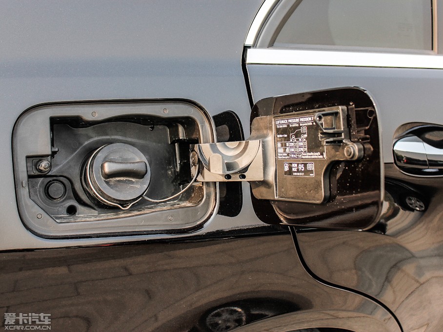 2012YE E 300L rкA