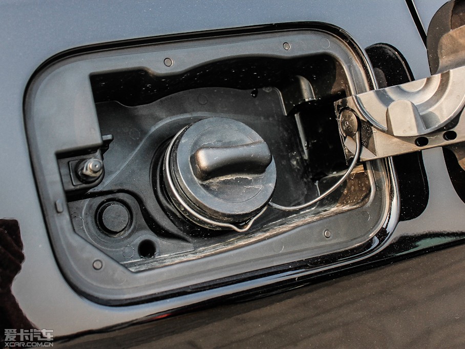 2012YE E 300L rкA