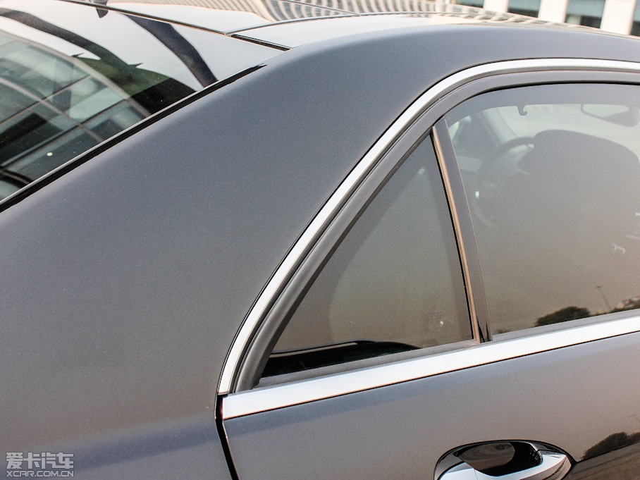 2012YE E 300L rкA