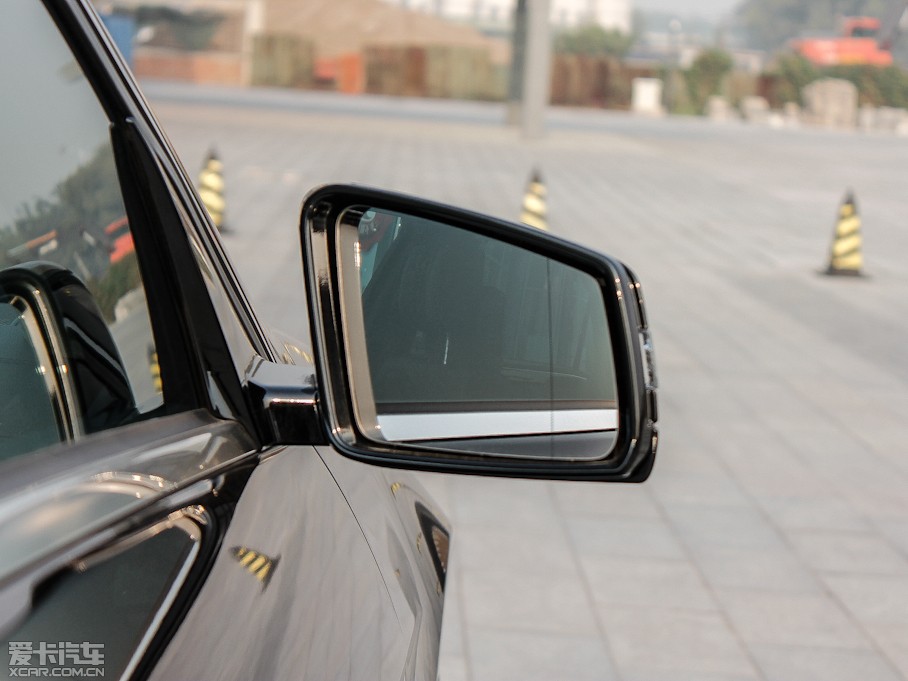 2012YE E 300L rкA