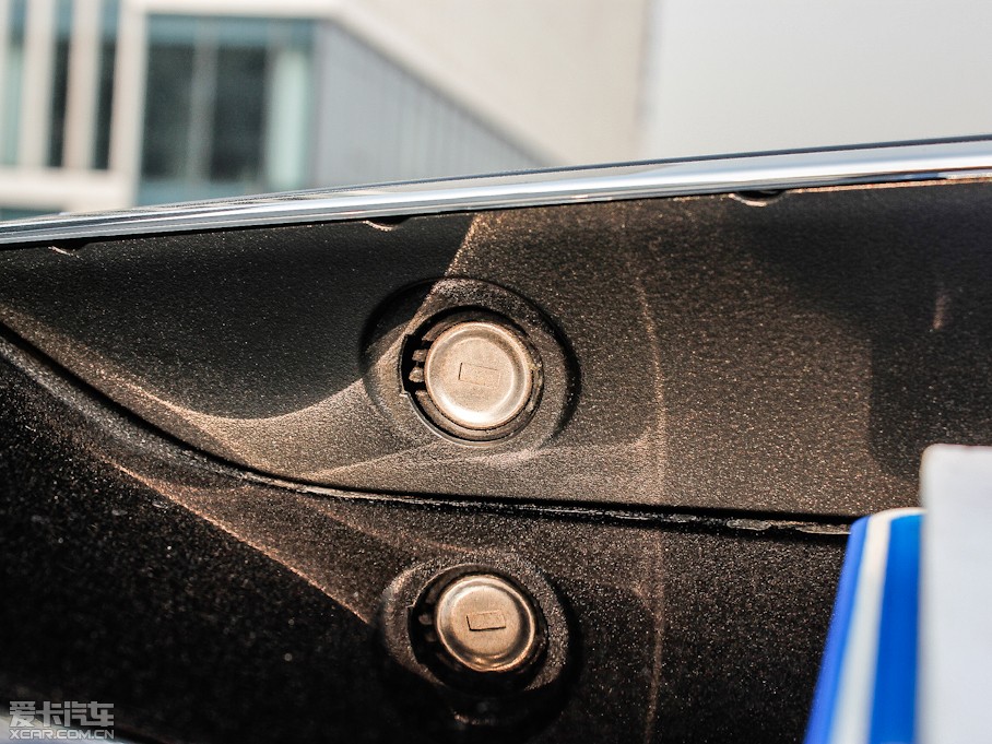 2012YE E 300L rкA