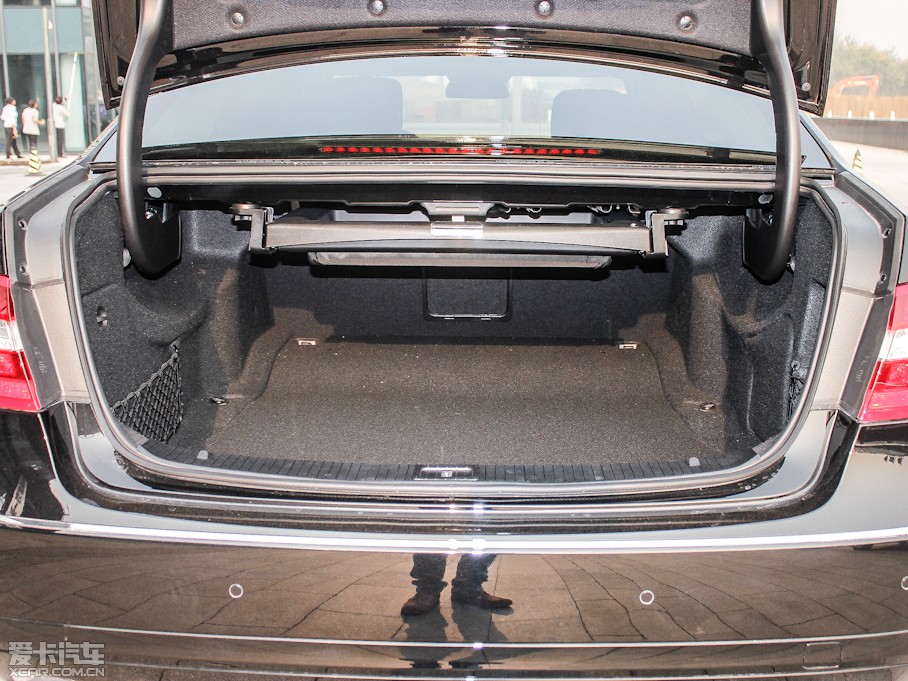 2012YE(j) E 300L r(sh)кA