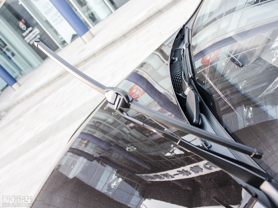 2012YE E 300L rкA