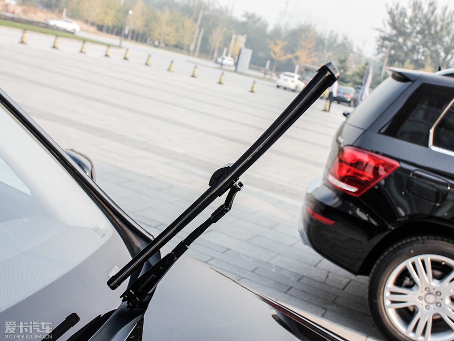 2012YE E 300L rкA