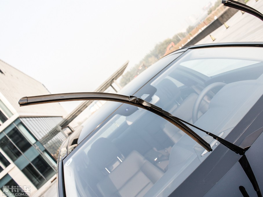 2012YE E 300L rкA