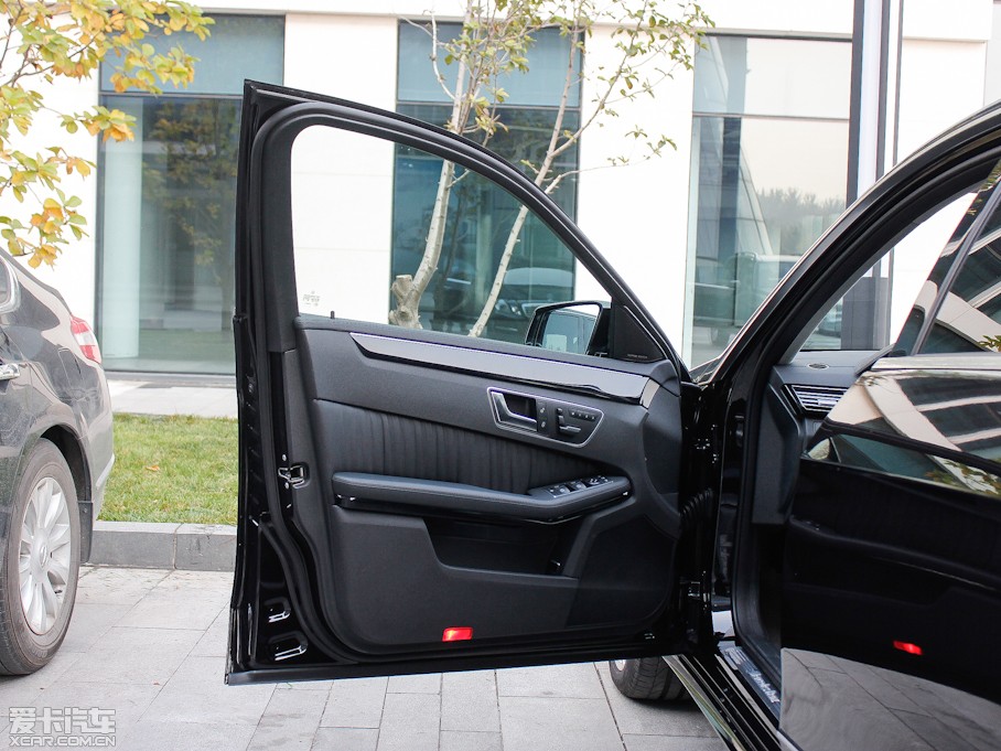 2012YE E 300L rкA