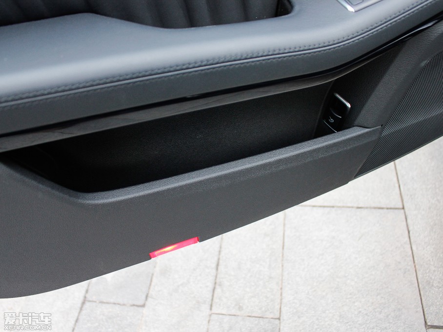 2012YE E 300L rкA