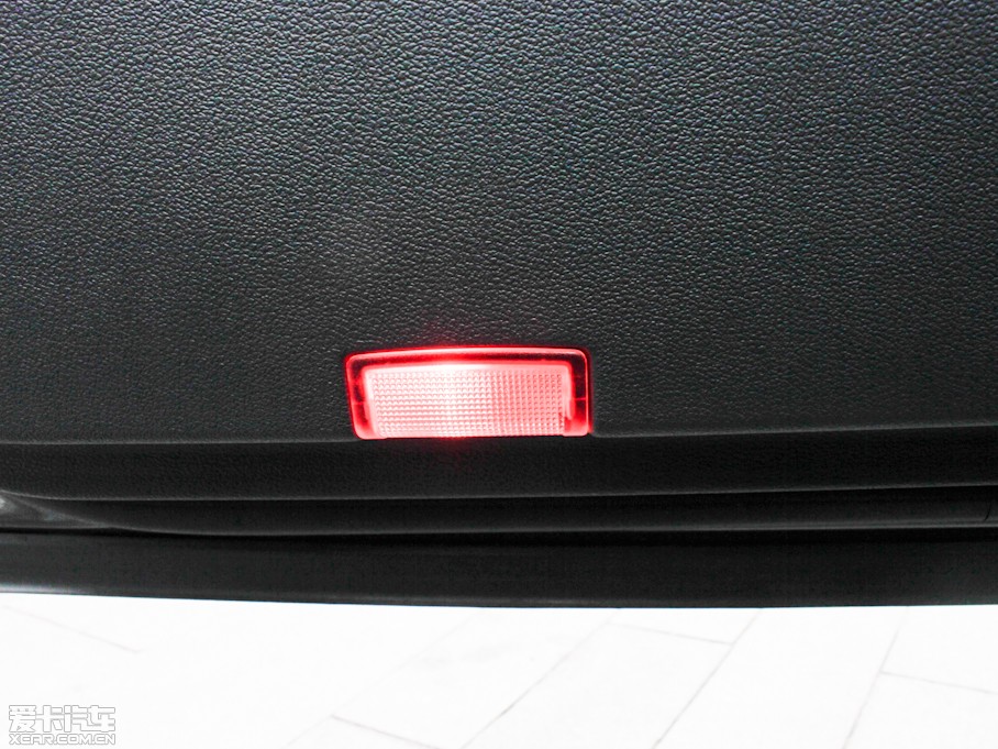 2012YE E 300L rкA