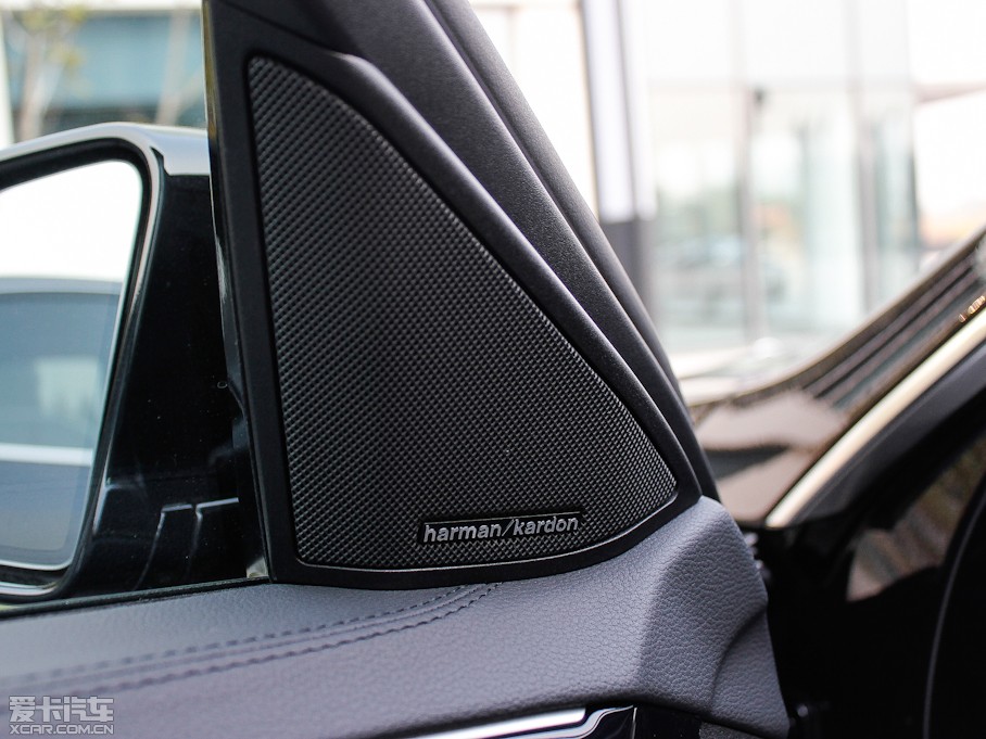 2012YE E 300L rкA