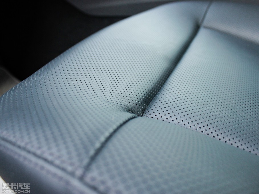 2012YE E 300L rкA