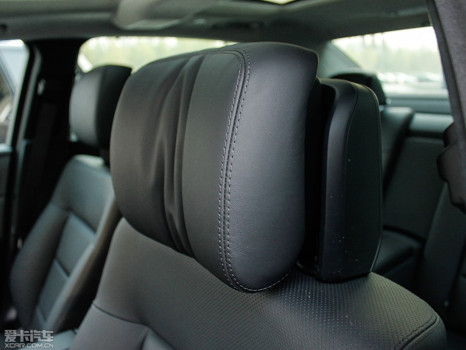 2012YE E 300L rкA