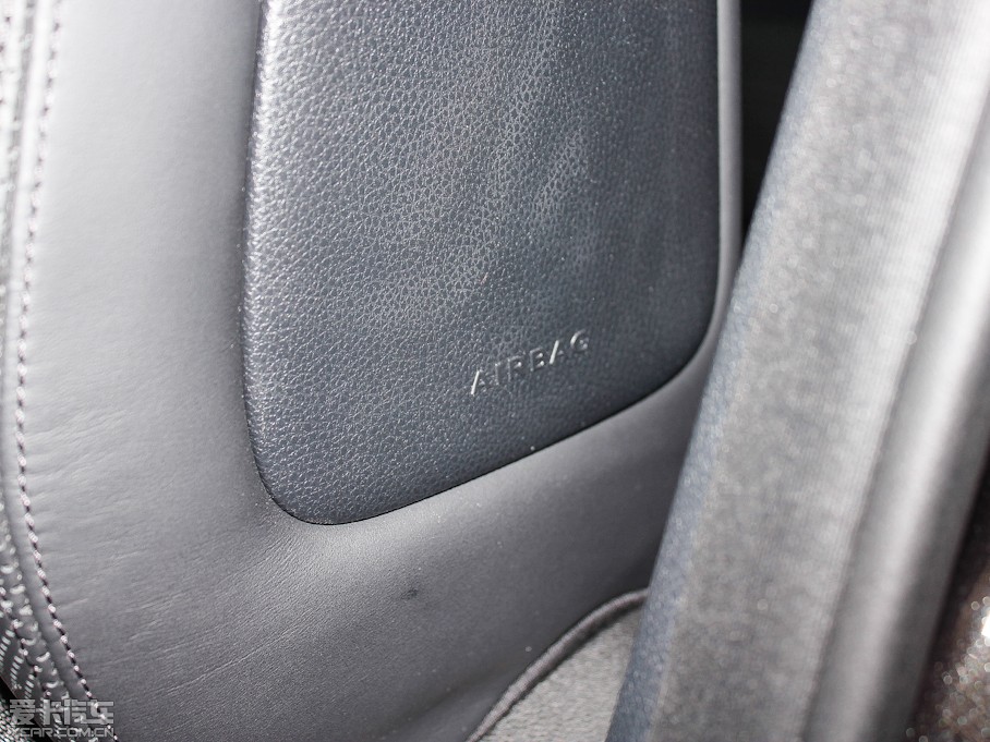 2012YE E 300L rкA