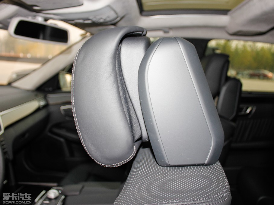 2012YE E 300L rкA