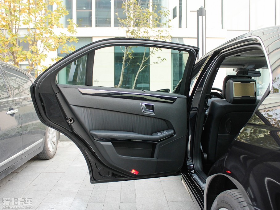 2012YE E 300L rкA