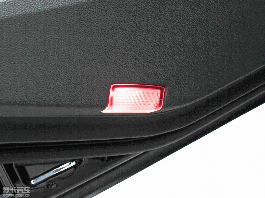 2012YE E 300L rкA