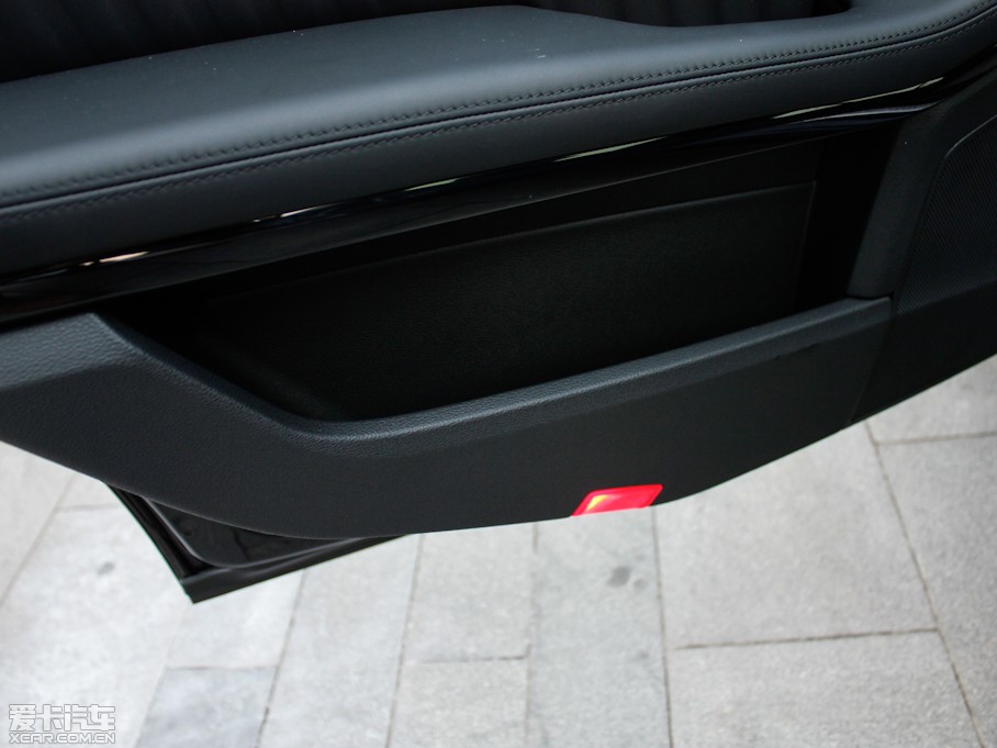 2012YE E 300L rкA