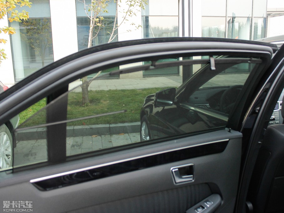 2012YE E 300L rкA