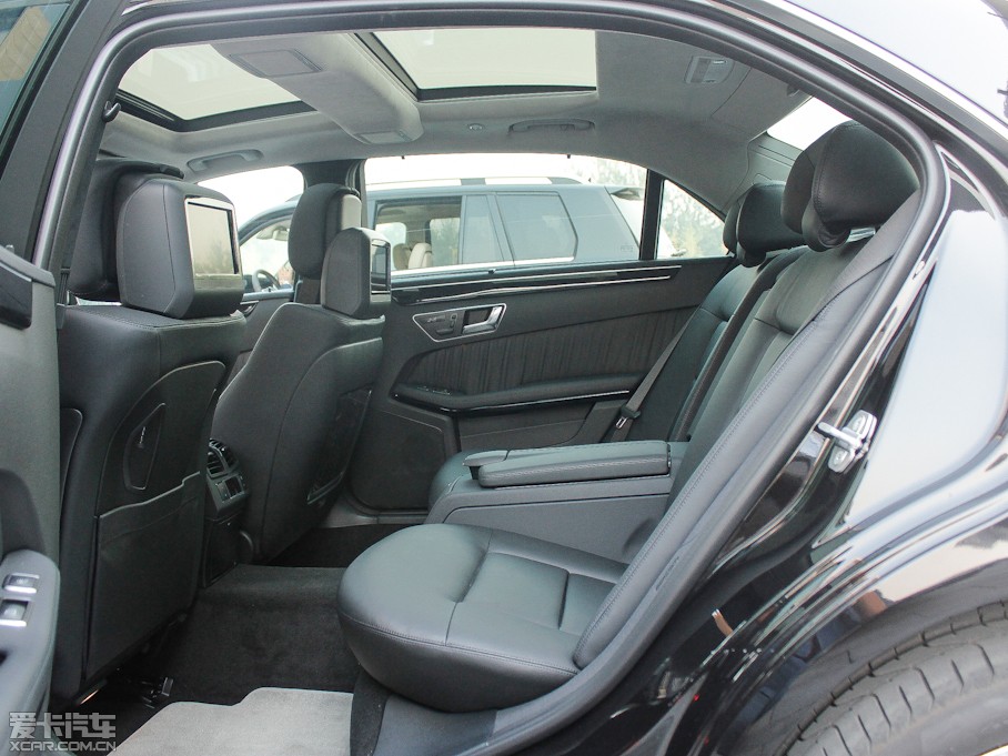 2012YE E 300L rкA