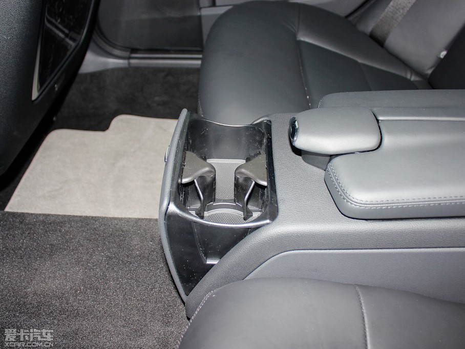 2012YE E 300L rкA