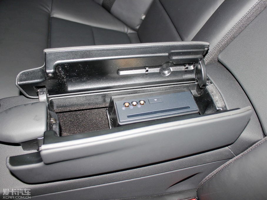 2012YE E 300L rкA