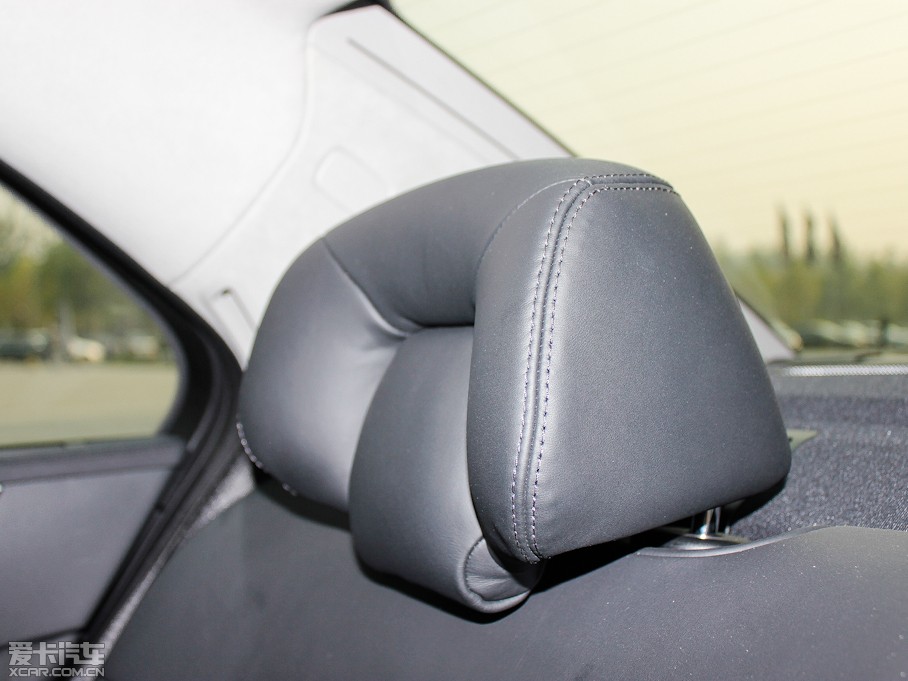 2012YE E 300L rкA