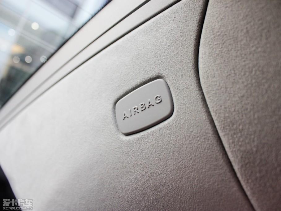 2012YE E 300L rкA