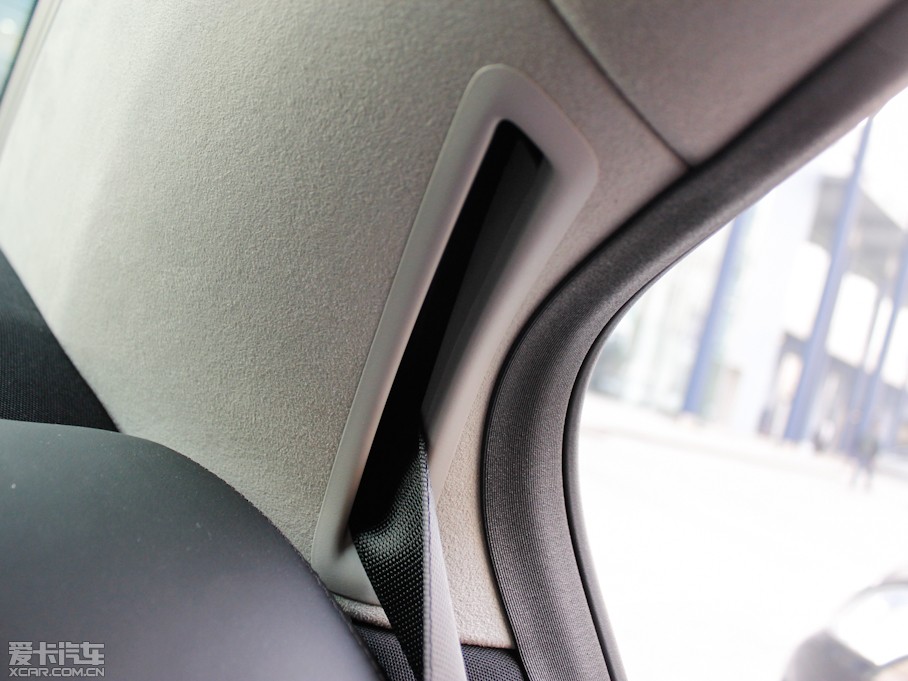 2012YE E 300L rкA