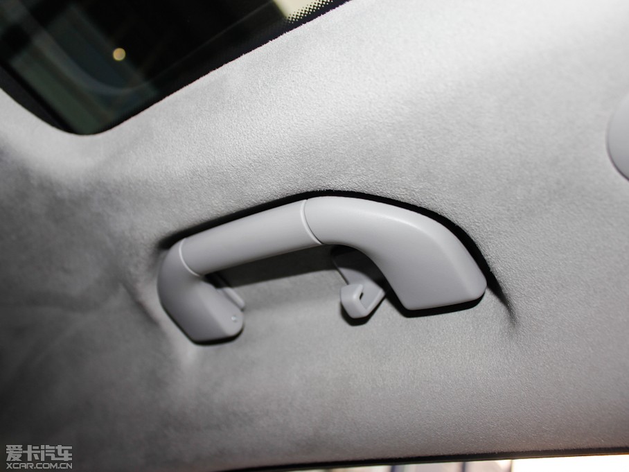 2012YE E 300L rкA