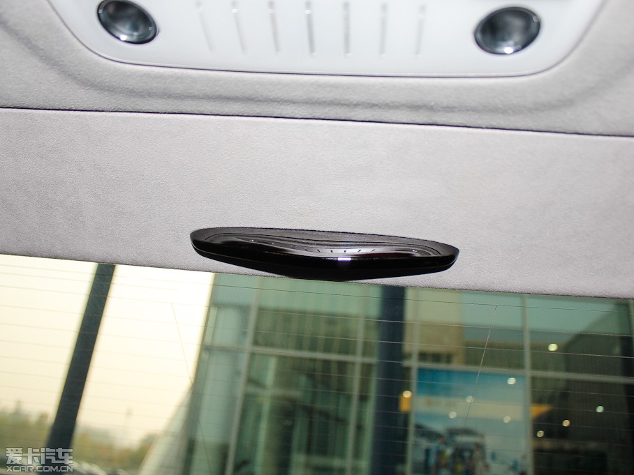 2012YE E 300L rкA