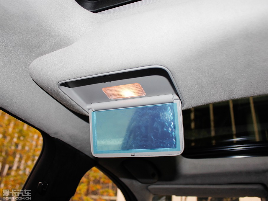 2012YE E 300L rкA